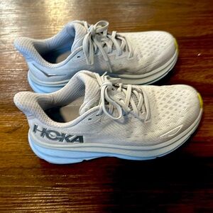 Hoka Clifton 9 women’s US size 7B look great on top bottom has some wear